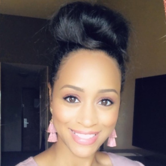 Meet your Posher, Alexis - Picture 1 of 1